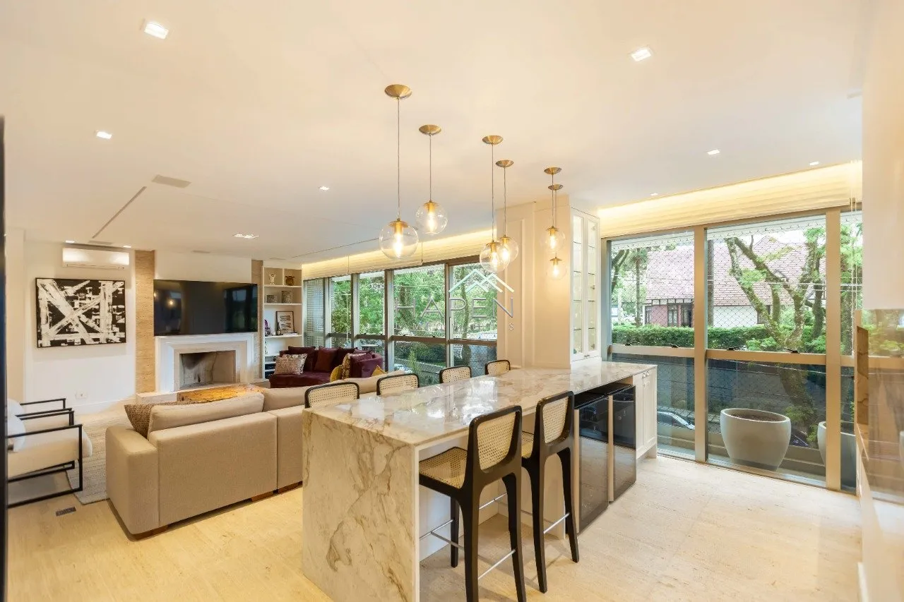 Apartment 215 m² with 3 en-suite bedrooms and 5 baths