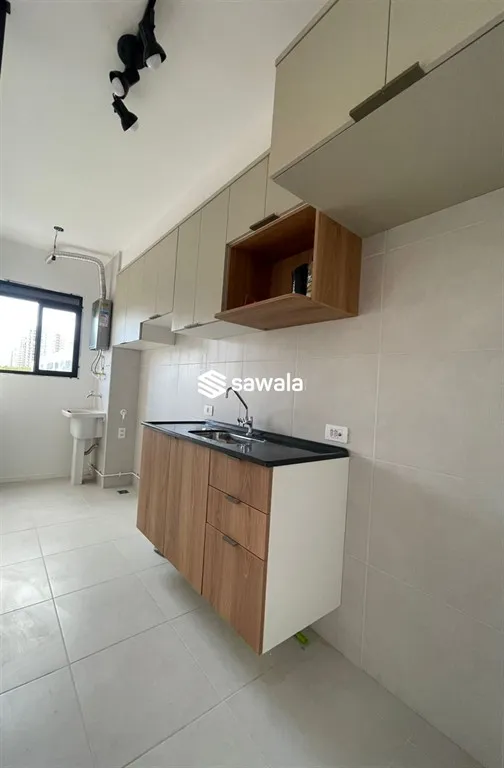 2-bedroom apartment with wood or laminate floors — photo 10