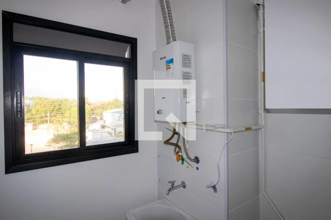 One-bedroom apartment in a building with a gym — photo 22