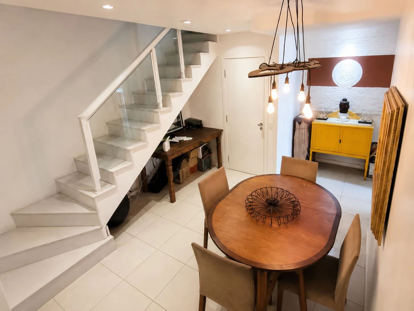 Glass-enclosed balcony in a 3-bedroom apartment, 200 m² — photo 15