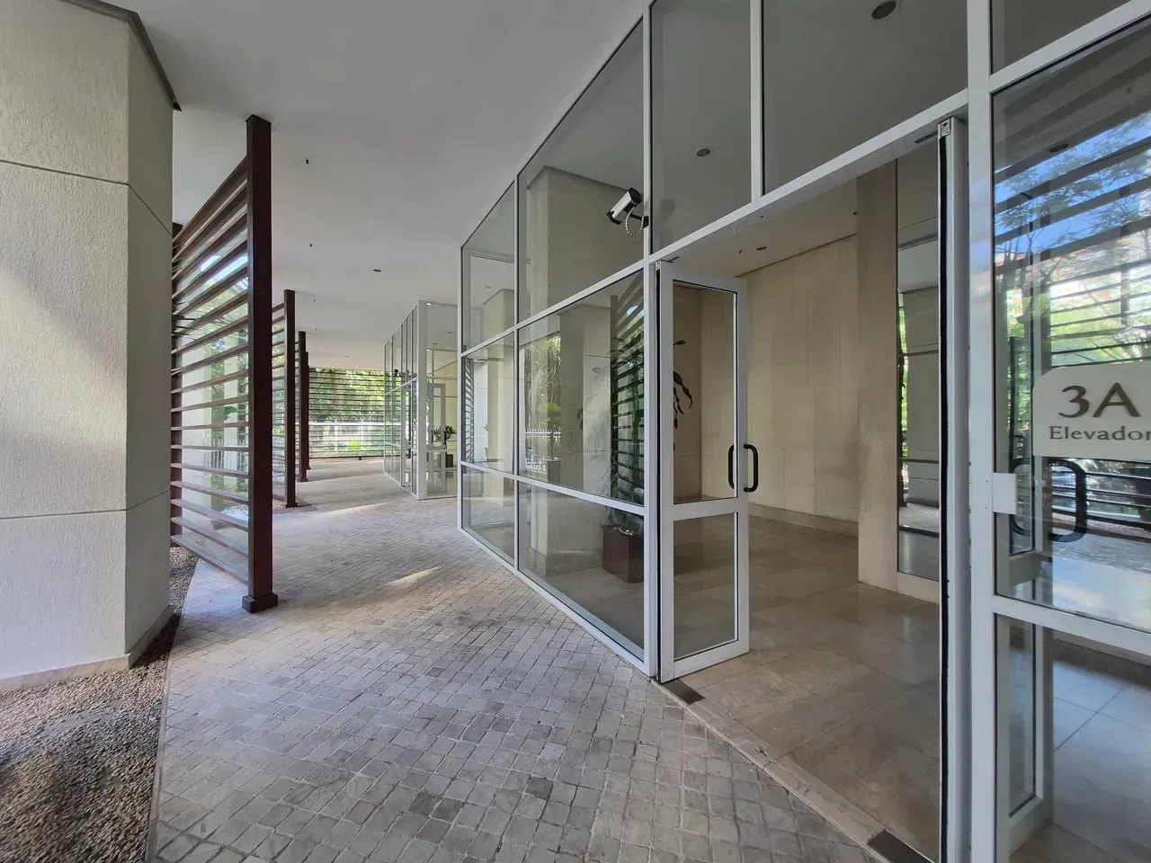Duplex with 225 m², 3 bedrooms, and open-plan kitchen — photo 51