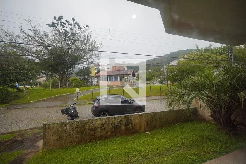 Casa con 4 dormitorios y jardín privado — photo 3