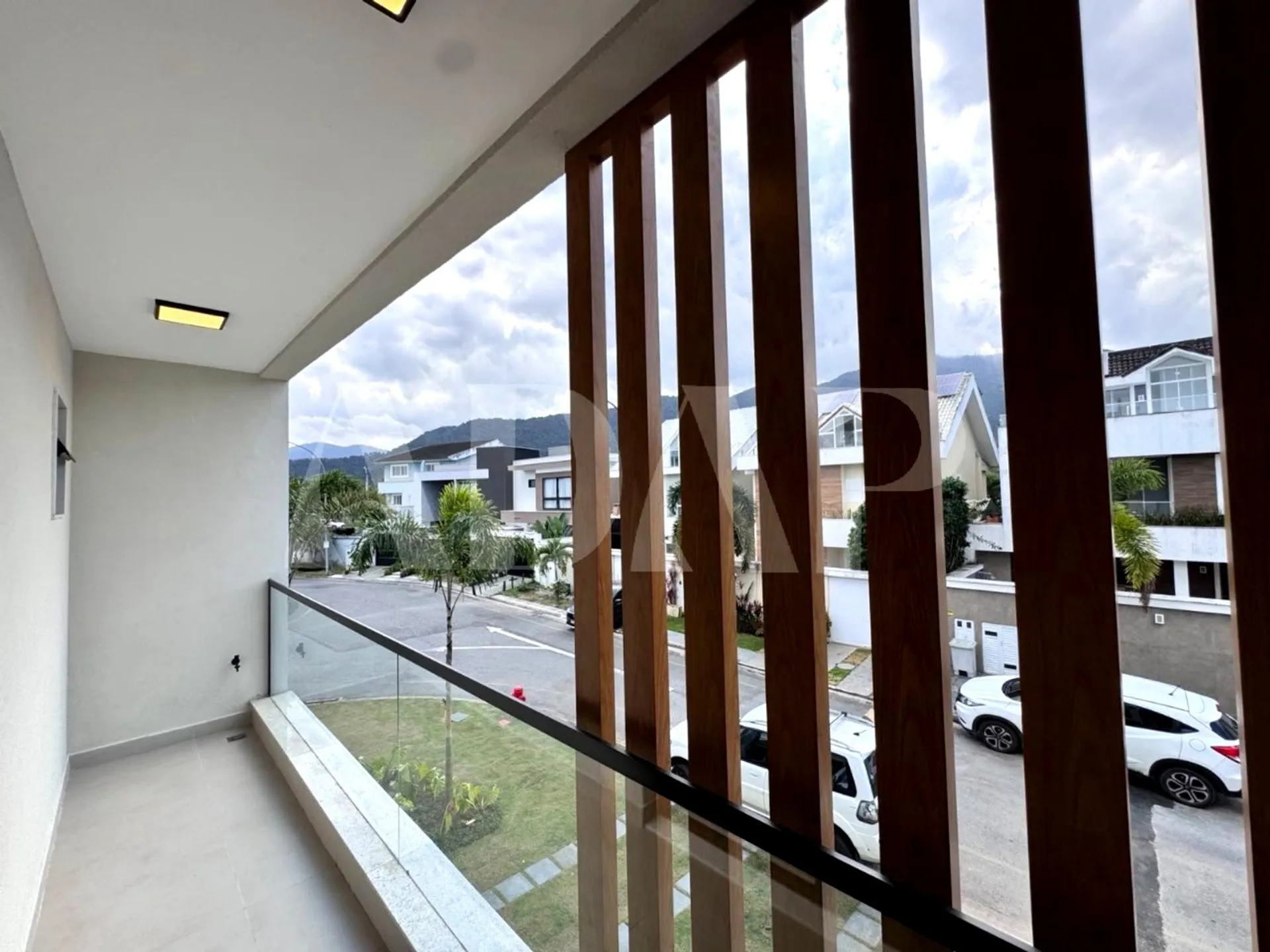 4-bedroom apartment with a mountain view in Rio de Janeiro — photo 17