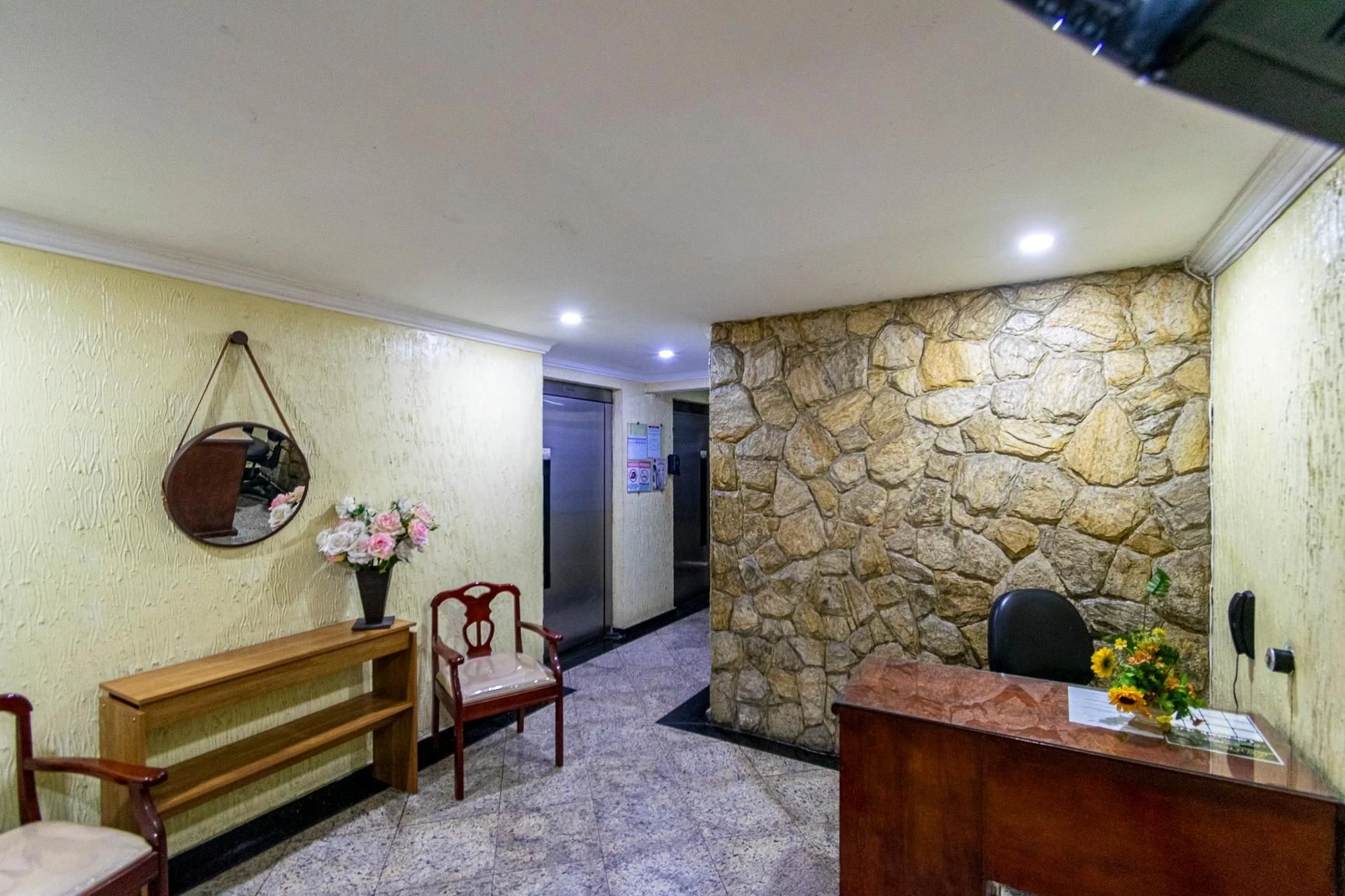 2-bedroom apartment with a mountain view in Rio de Janeiro — photo 44