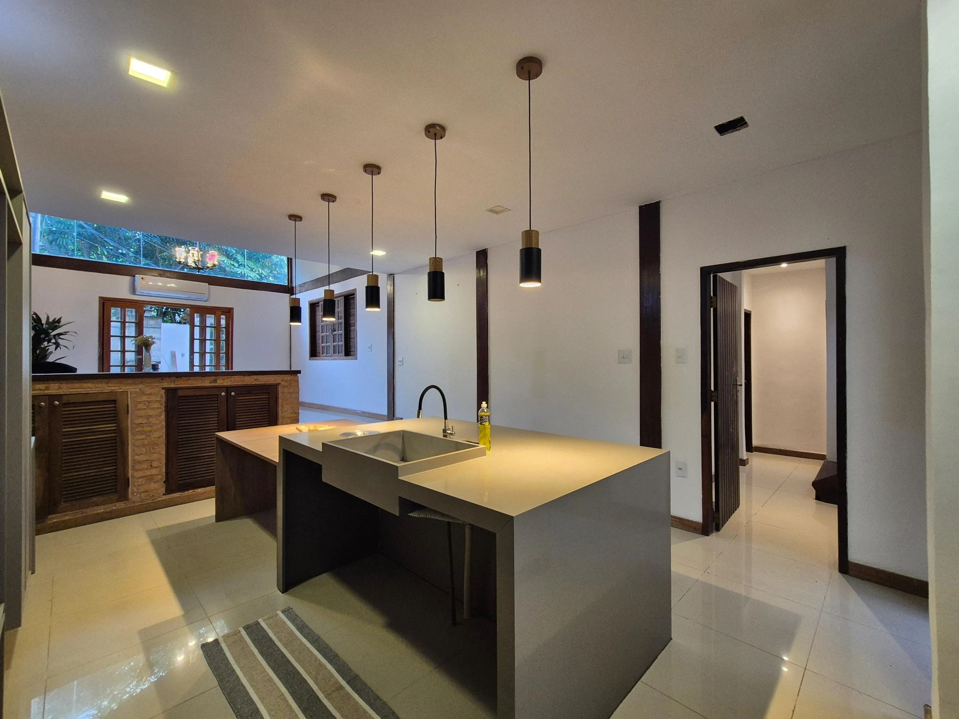 Balcony with a grill in a 3-bedroom house, 150 m² — photo 25