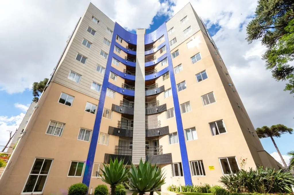 Balcony with a grill in a 2-bedroom apartment, 59 m² — photo 12
