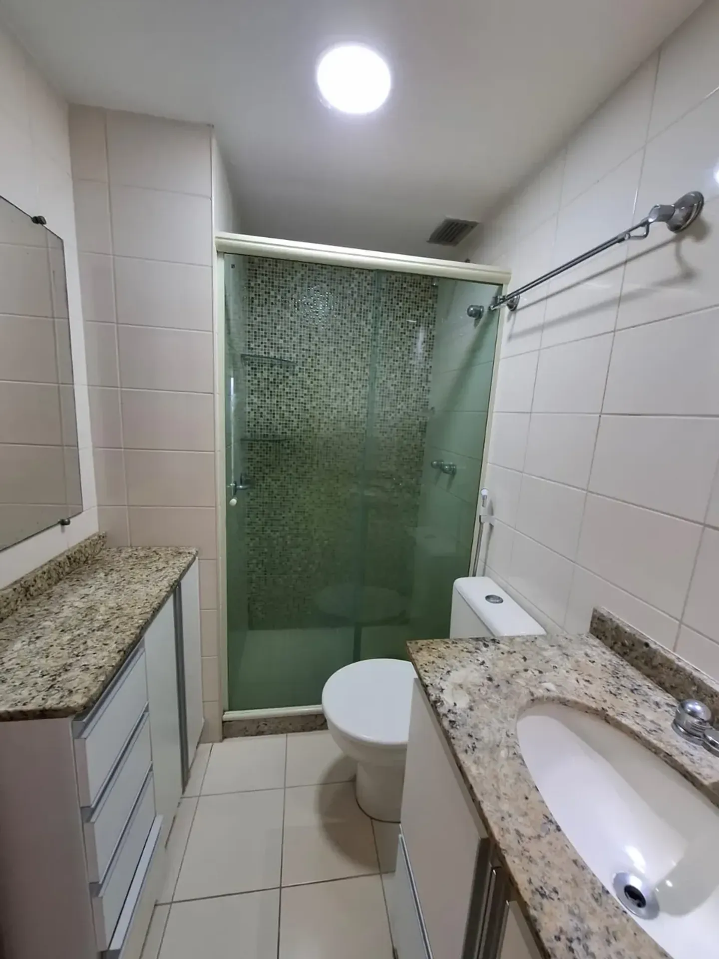 Apartamento de 2 quartos com 3 banheiros e cozinha fechada — photo 30