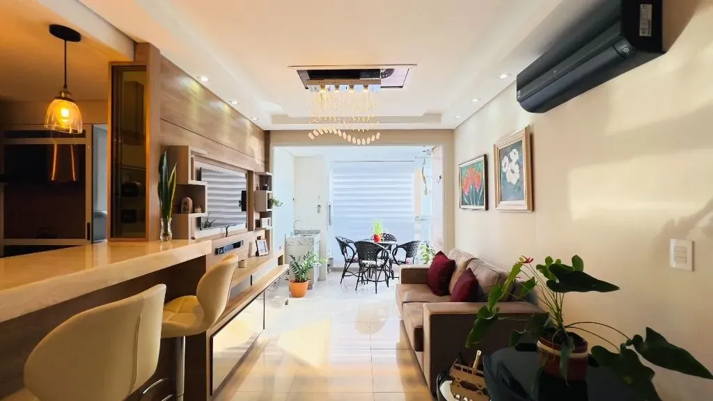Balcony with a grill in a 2-bedroom apartment, 72 m²