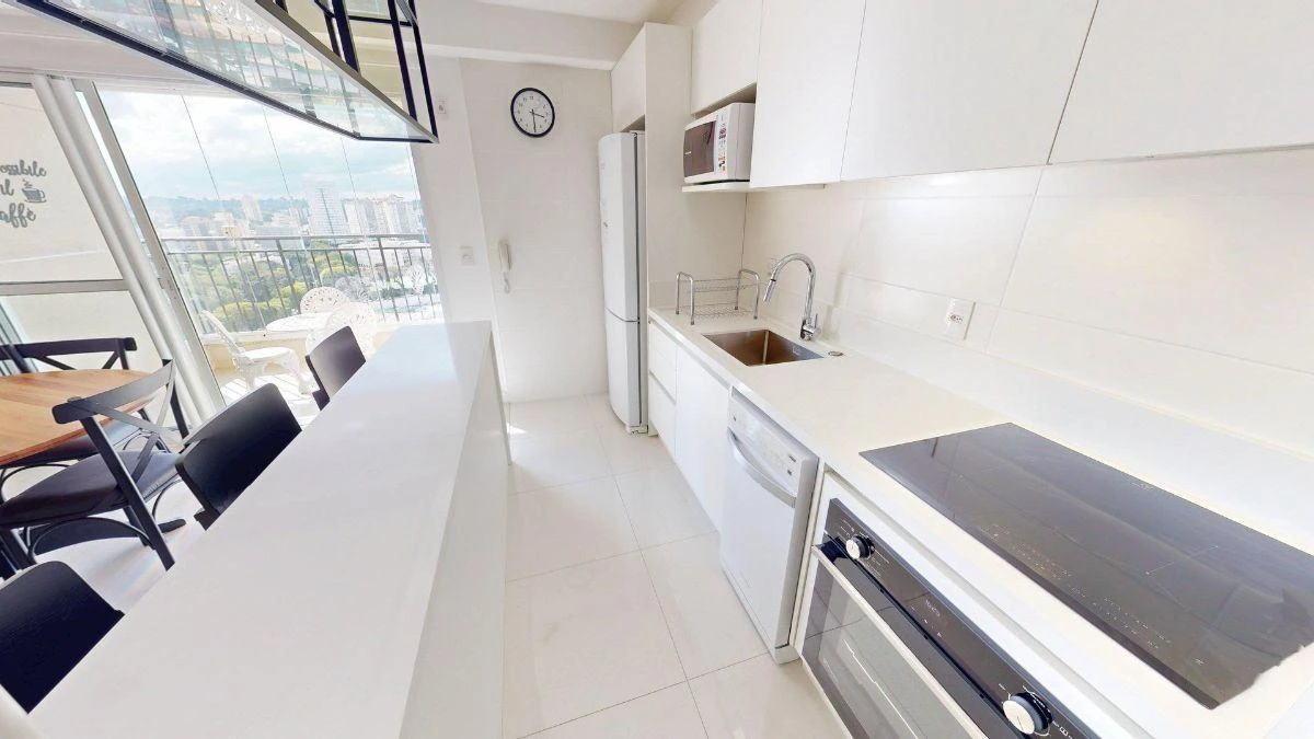 Furnished apartment, 95 m², with a glass-enclosed balcony — photo 34