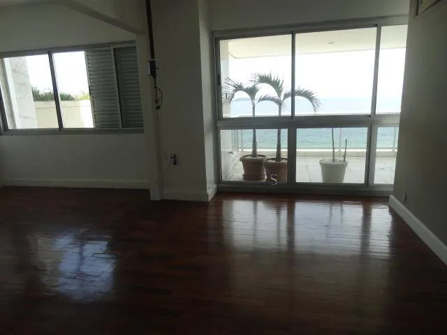 Water view in a 4-bedroom apartment, 350 m² — photo 17