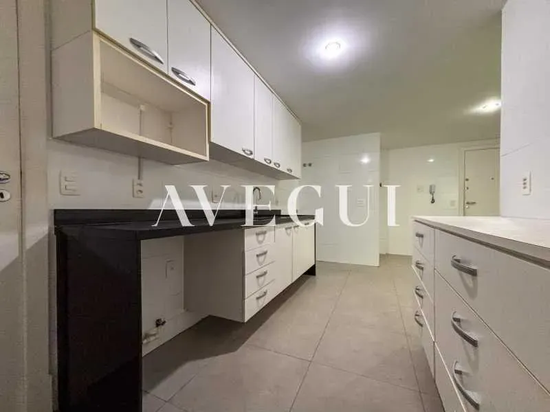 Apartamento com 4 quartos e varanda com box de vidro — photo 22