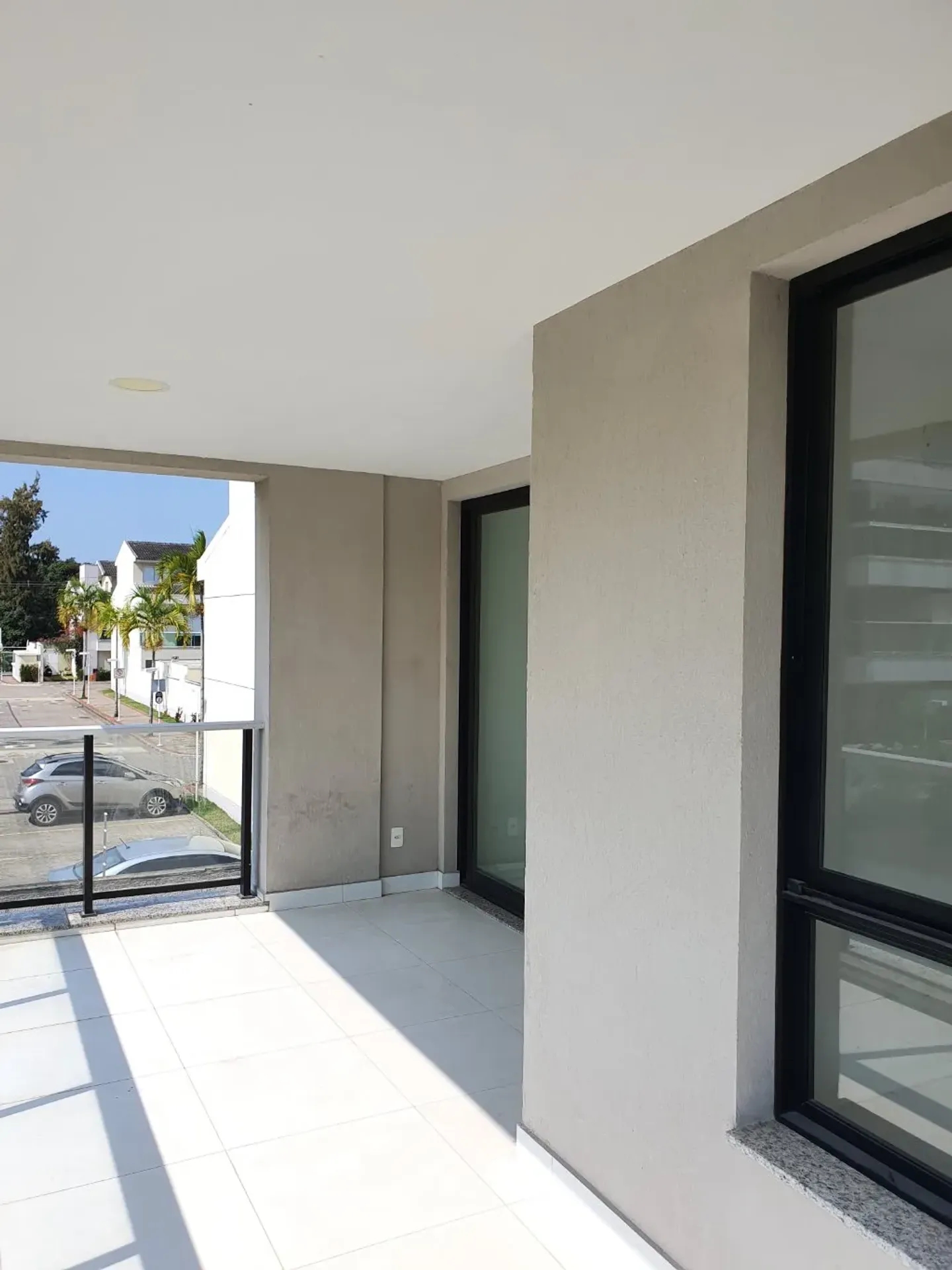 Floor-to-ceiling windows in a 4-bedroom house, 366 m² — photo 10