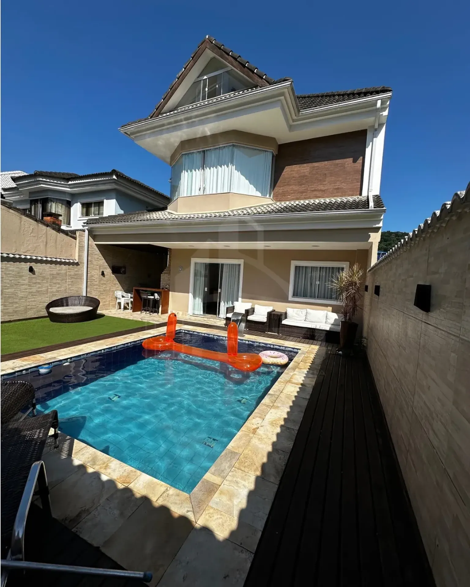 Furnished house with 4 bedrooms and 5 bathrooms — photo 32