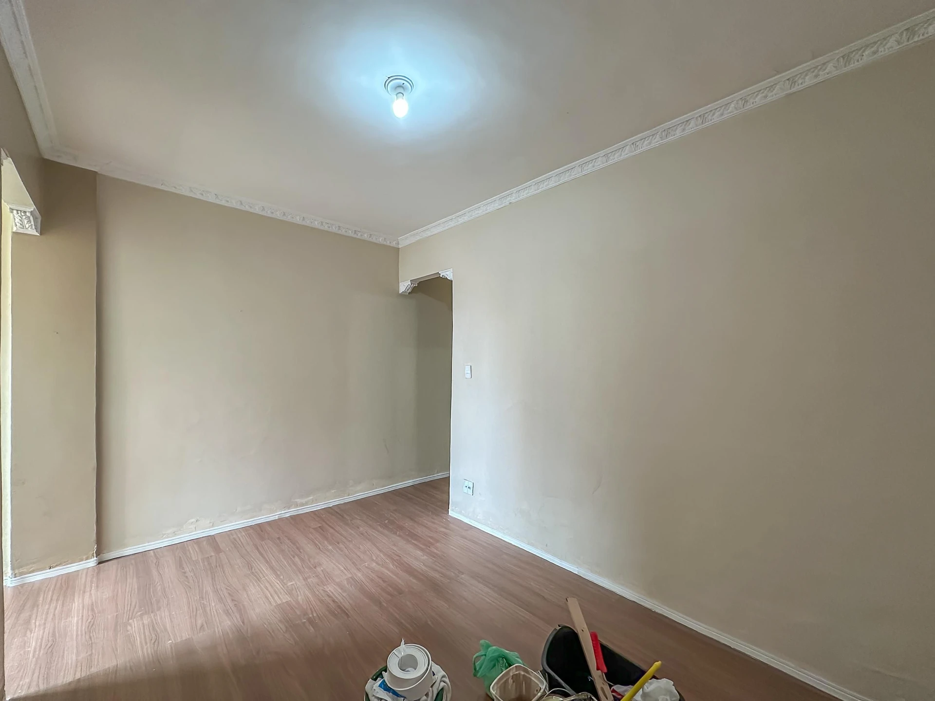 Wood or laminate floors in a one-bedroom apartment, 62 m² — photo 27