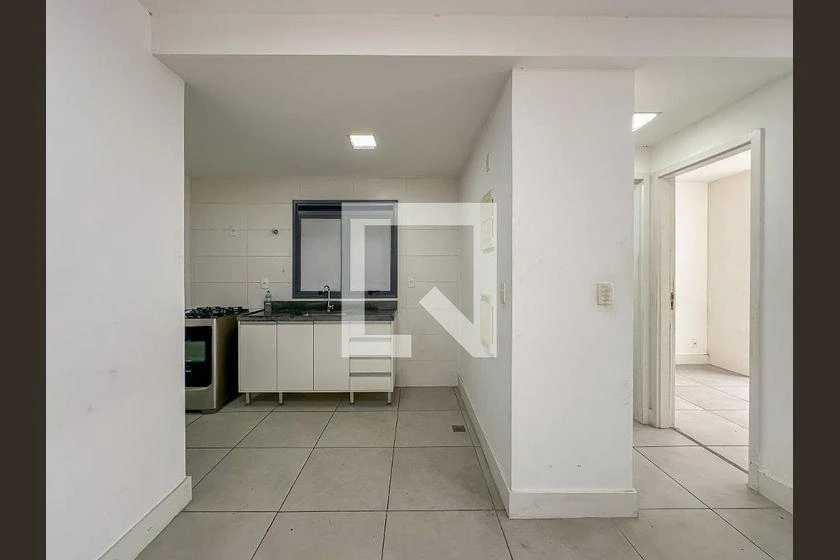 One-bedroom apartment in a building with a gym — photo 5