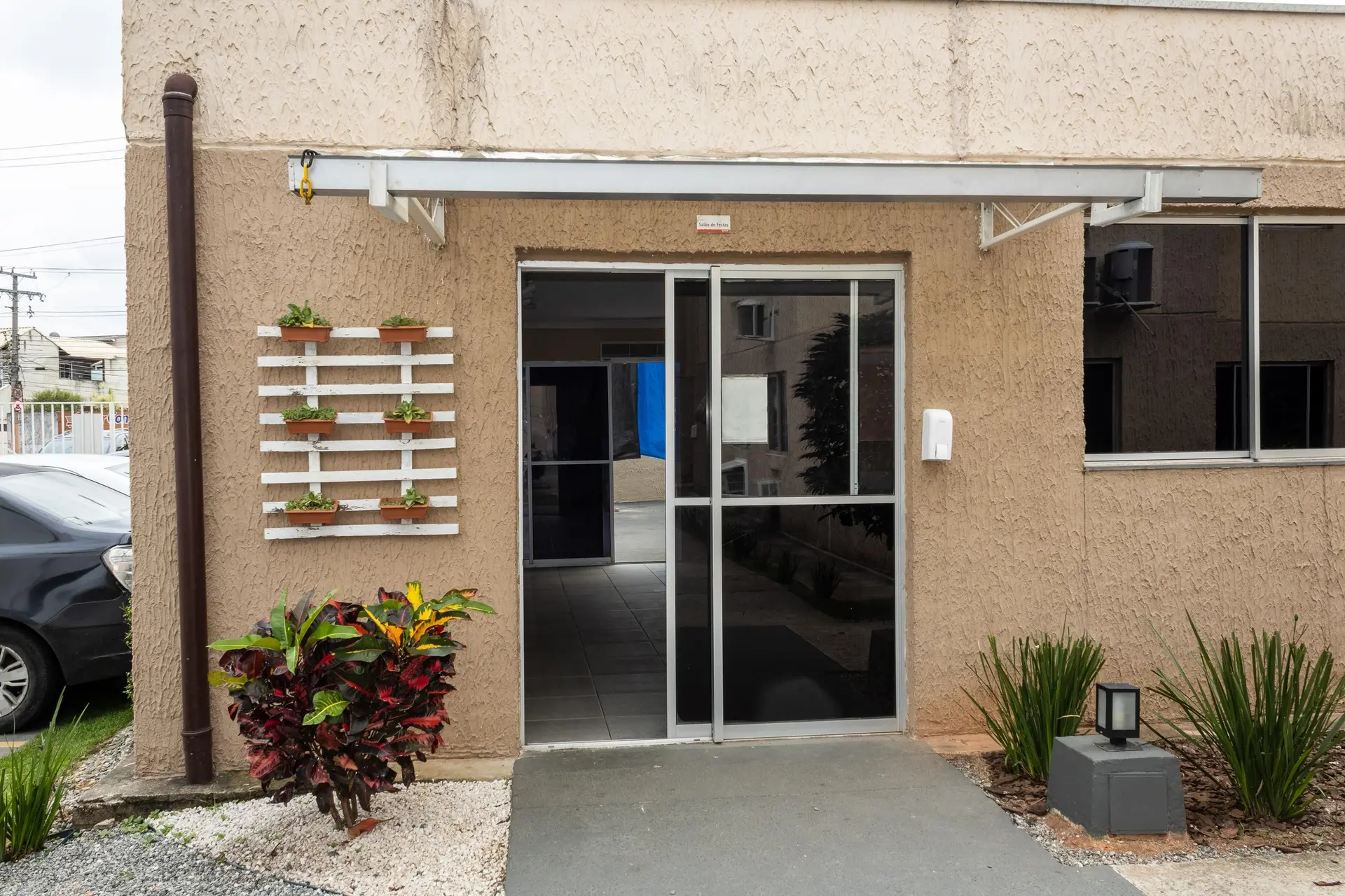 2-bedroom rental apartment with a balcony — photo 42