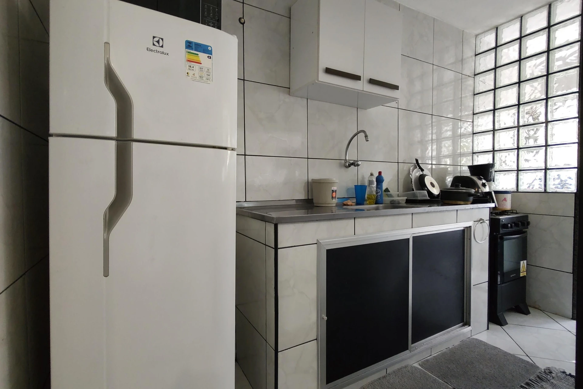Furnished 1-bedroom apartment with gas open-plan kitchen — photo 4