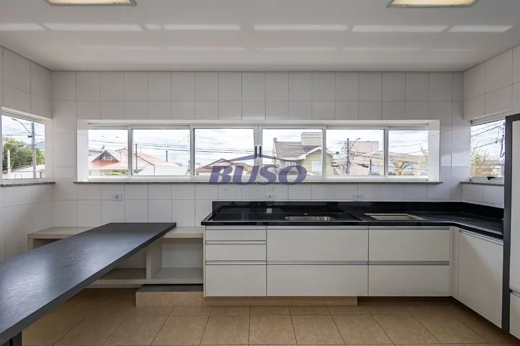 3-bedroom house with 228 m², suite and 3 covered spots — photo 15