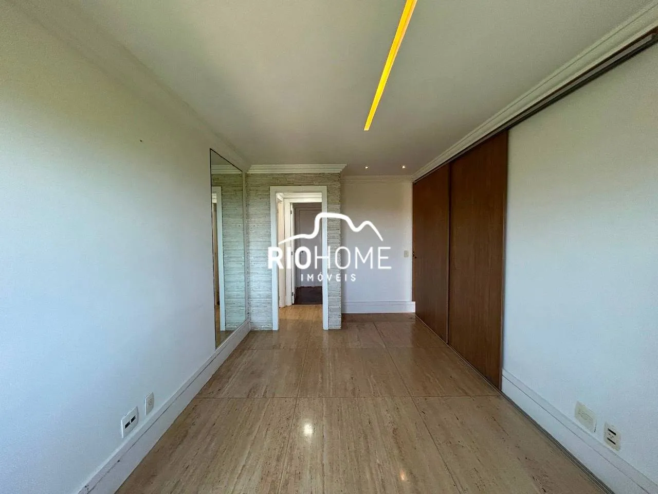 Apartment, 174 m², with a glass-enclosed balcony — photo 4
