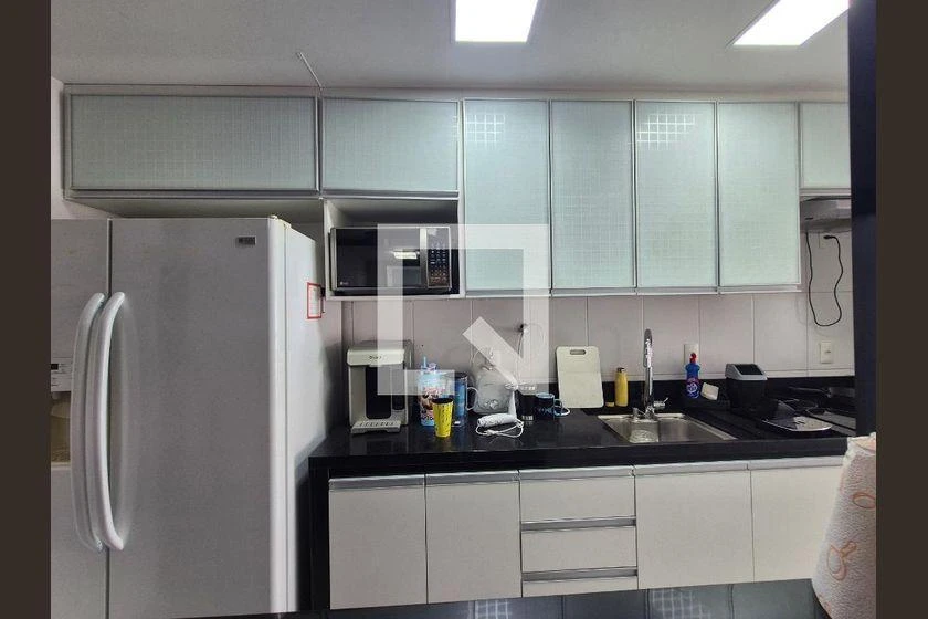 2-bedroom apartment in a building with a gym — photo 15