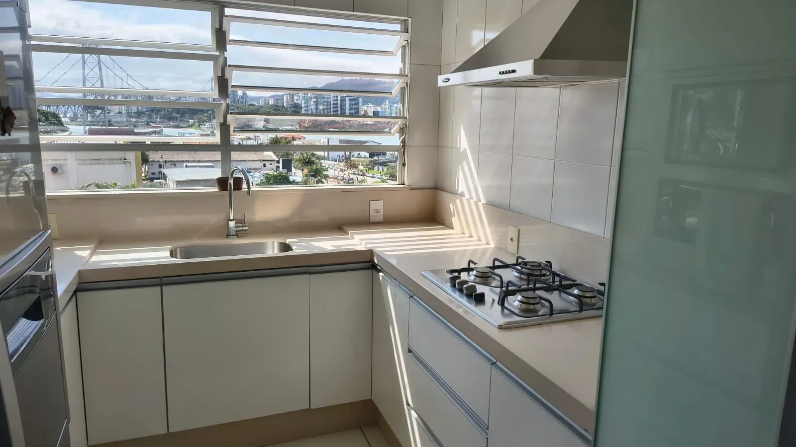 2-bedroom house with a water view in Florianópolis — photo 38