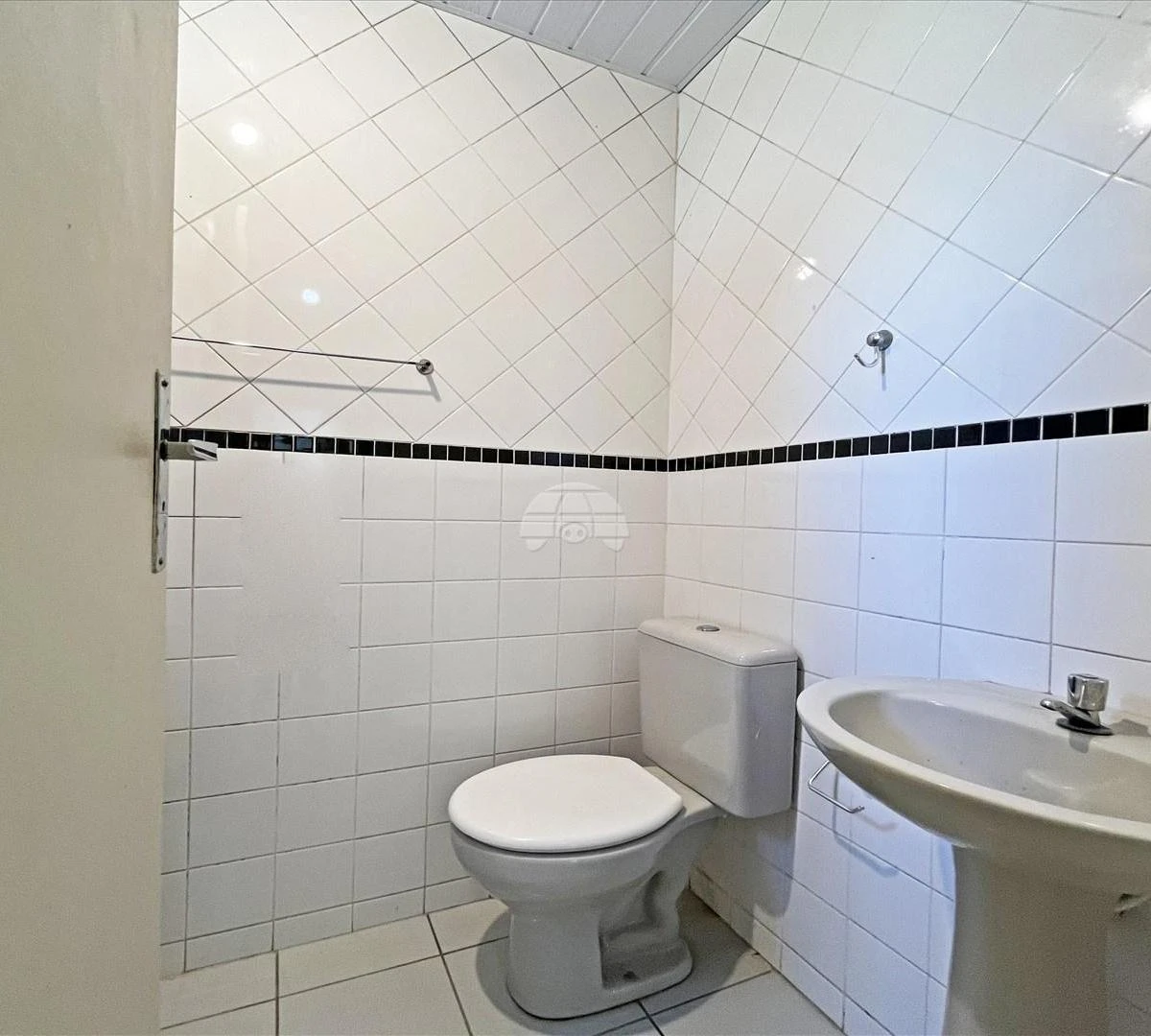 Balcony with a grill in a 3-bedroom apartment, 73 m² — photo 20