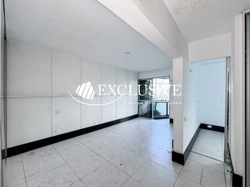Residential apartment with 4 bedrooms and enclosed balcony — photo 17