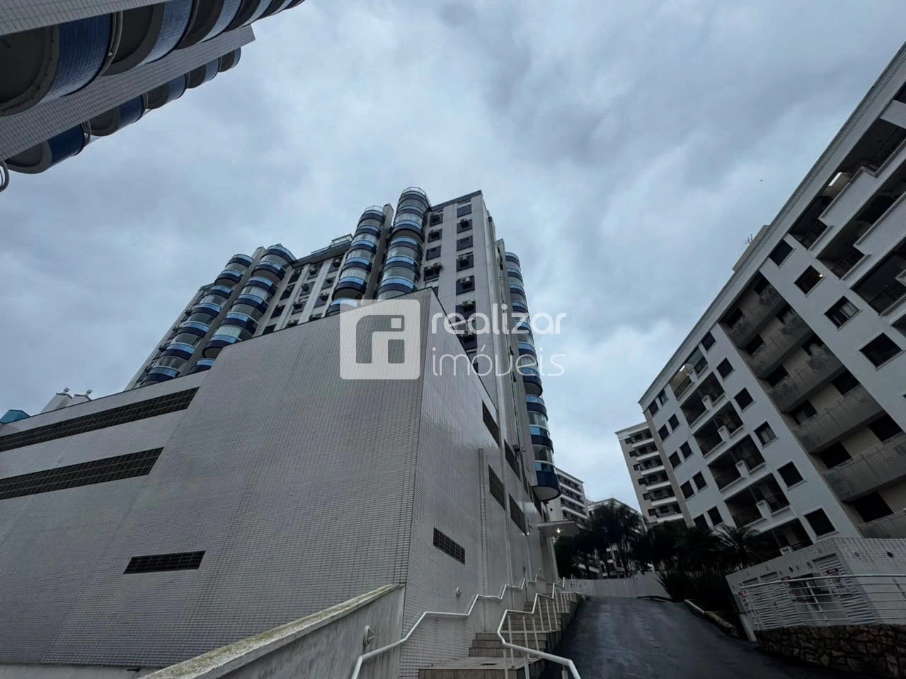 3-bedroom apartment with private balcony barbecue — photo 3