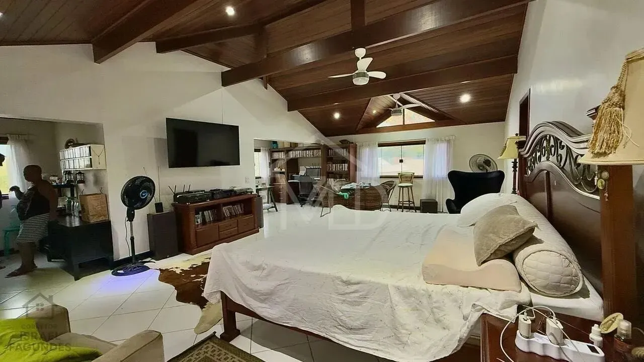 Casa mobiliada com 4 quartos e 5 banheiros, 806 m² — photo 13