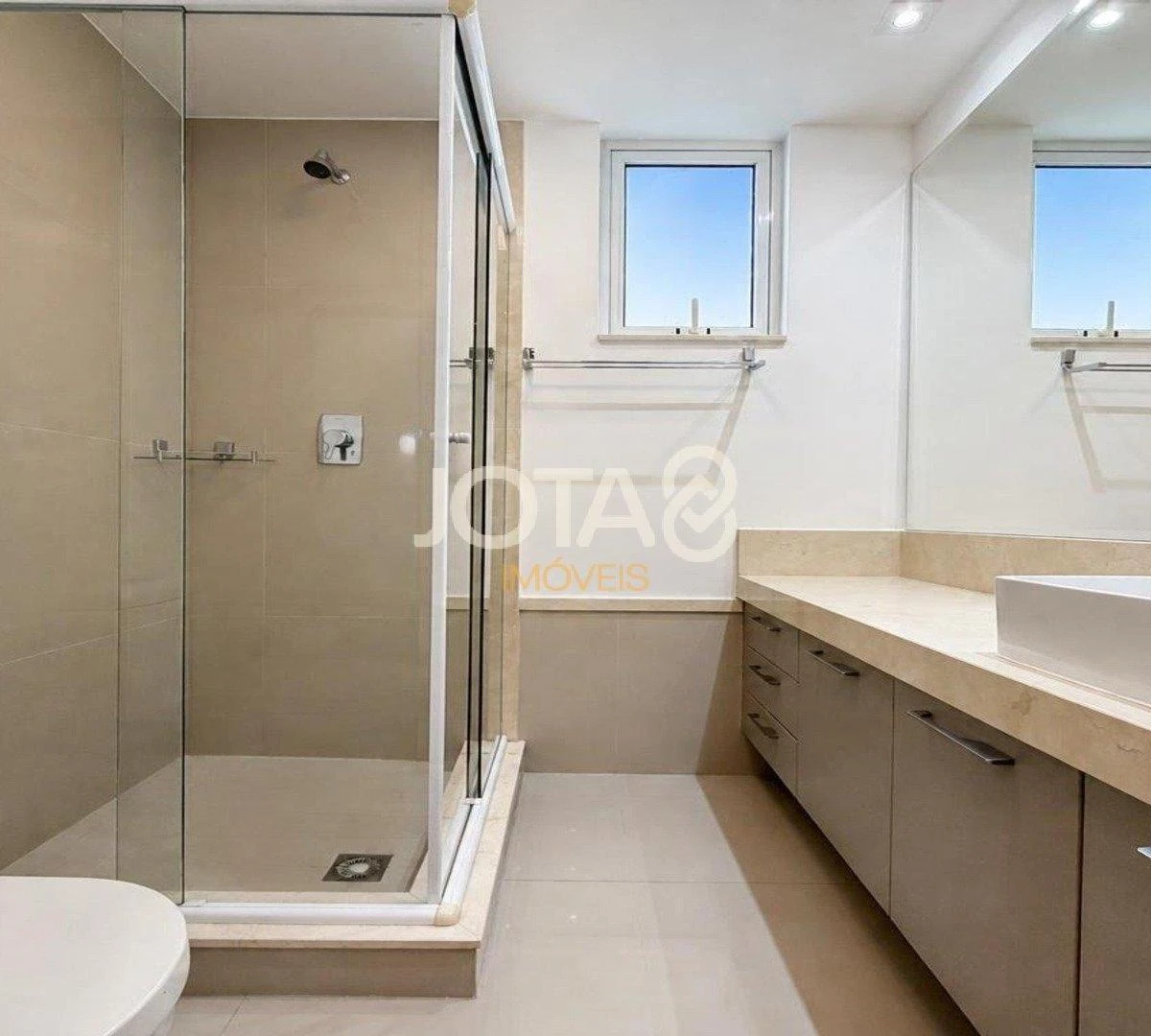 Bañera y 4 dormitorios: departamento de 323 m² — photo 19