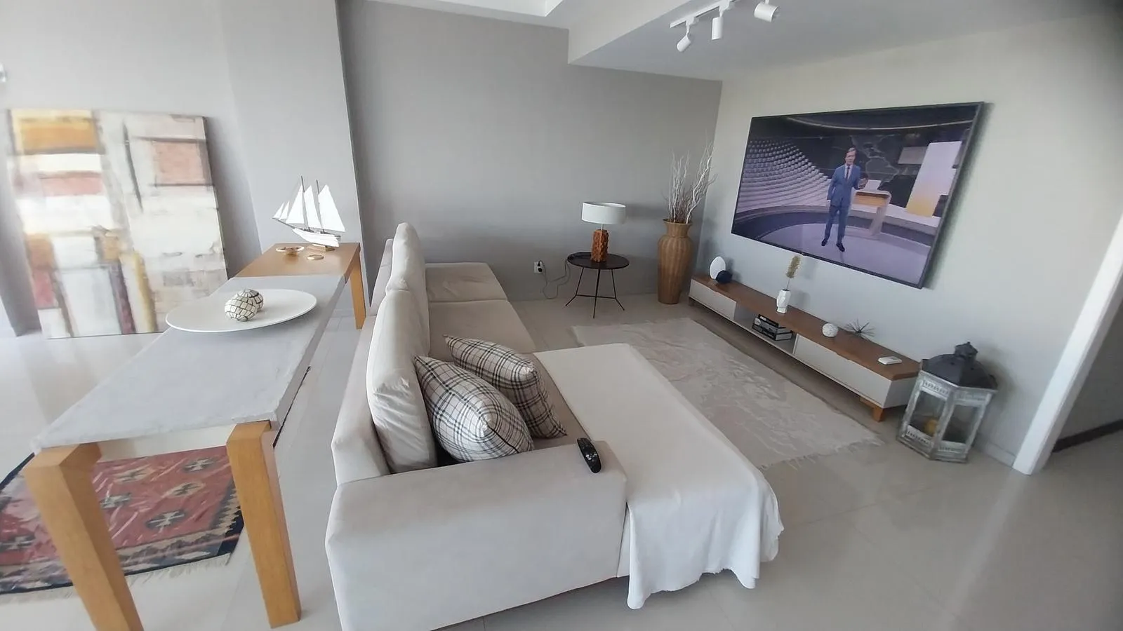 Unfurnished apartment with 4 bedrooms and 5 bathrooms — photo 23