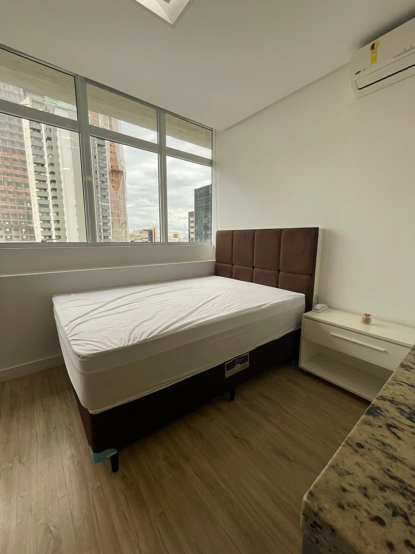 Furnished studio, 35 m², with floor-to-ceiling windows