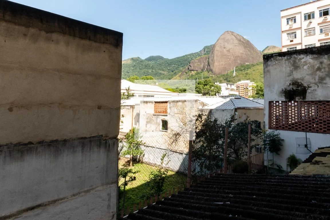 2-bedroom apartment with a mountain view — photo 12
