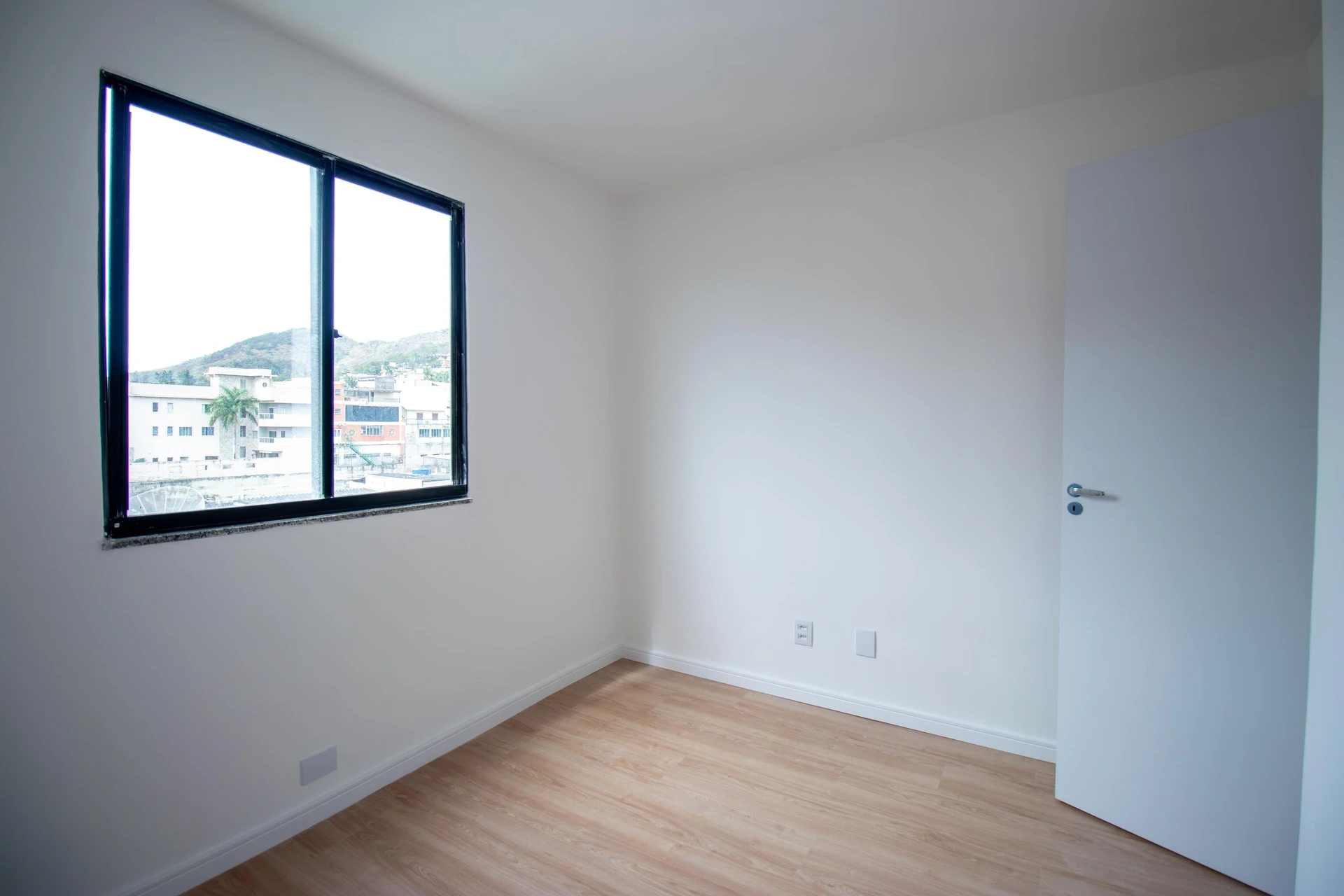 Rental apartment with 2 bedrooms, balcony and private garden — photo 18
