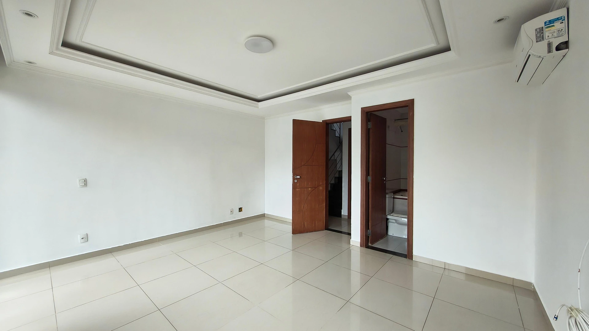 House, 241 m², with floor-to-ceiling windows — photo 17