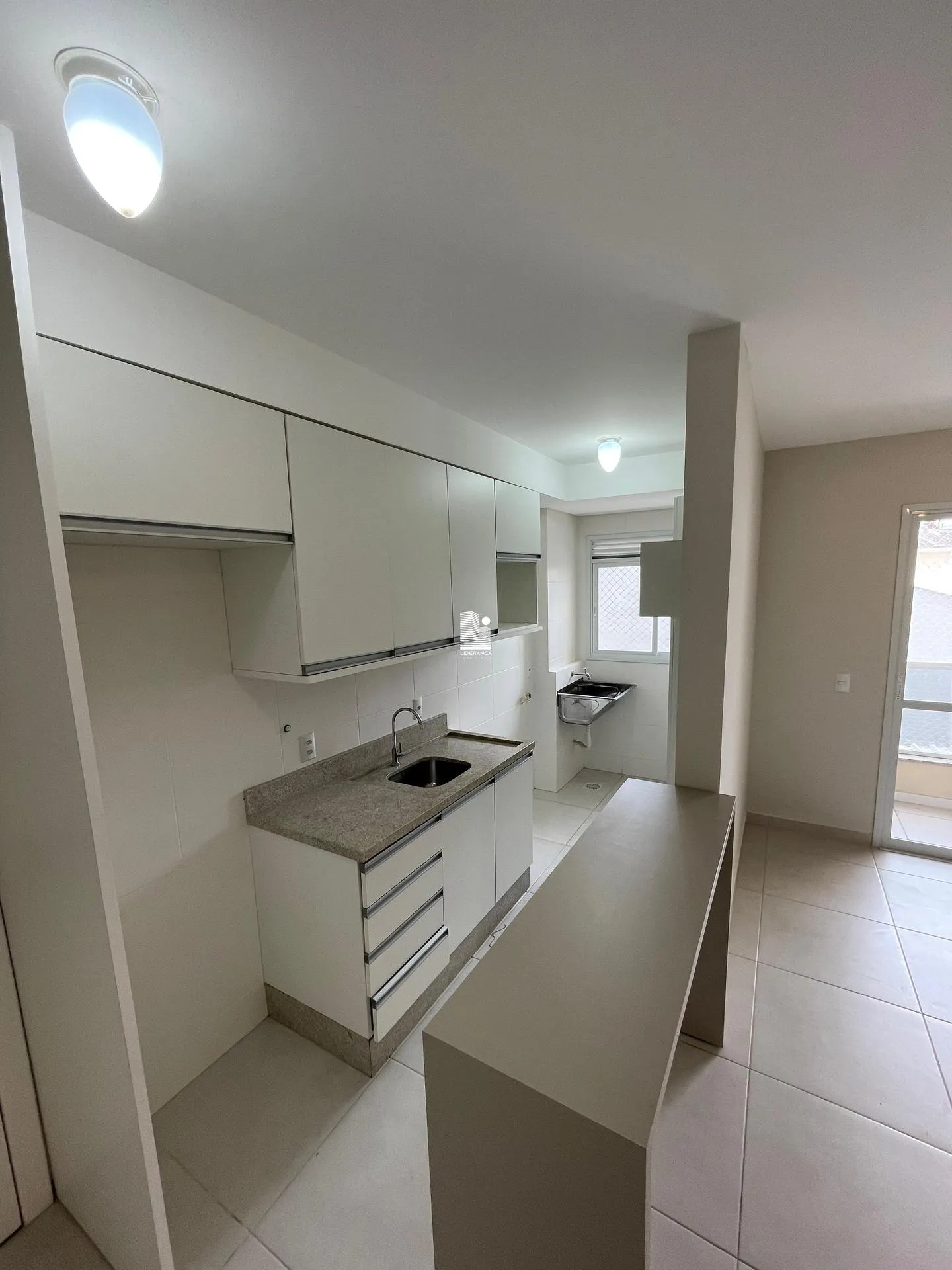 Apartamento de 2 quartos com máquina de lavar, Trindade Sul