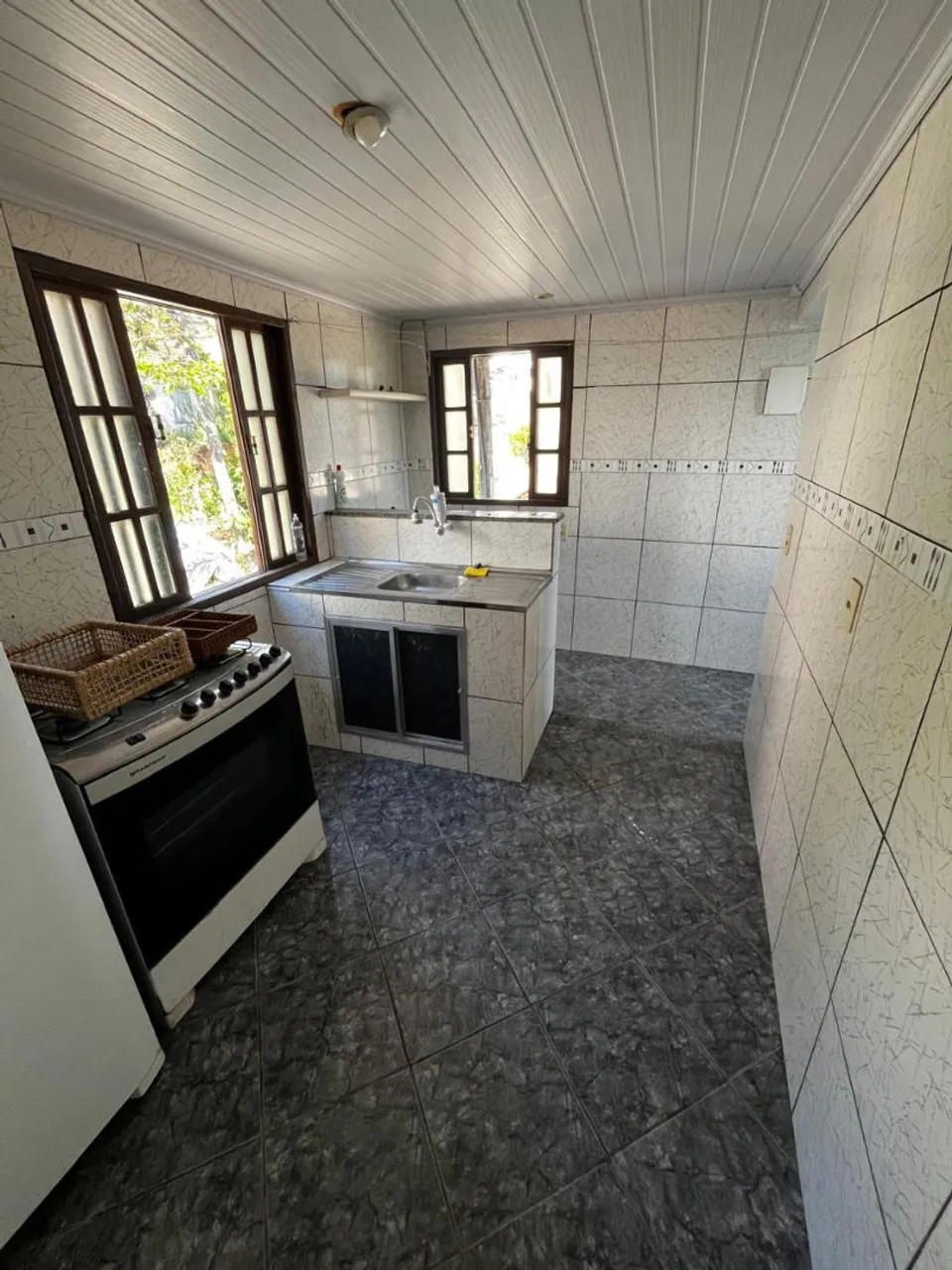 Невибудована будівля без меблів: кухня з газом і балкон — photo 7