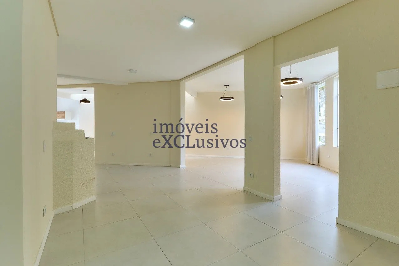 House with 3 en-suite bedrooms and 500 m², 3 parking — photo 2