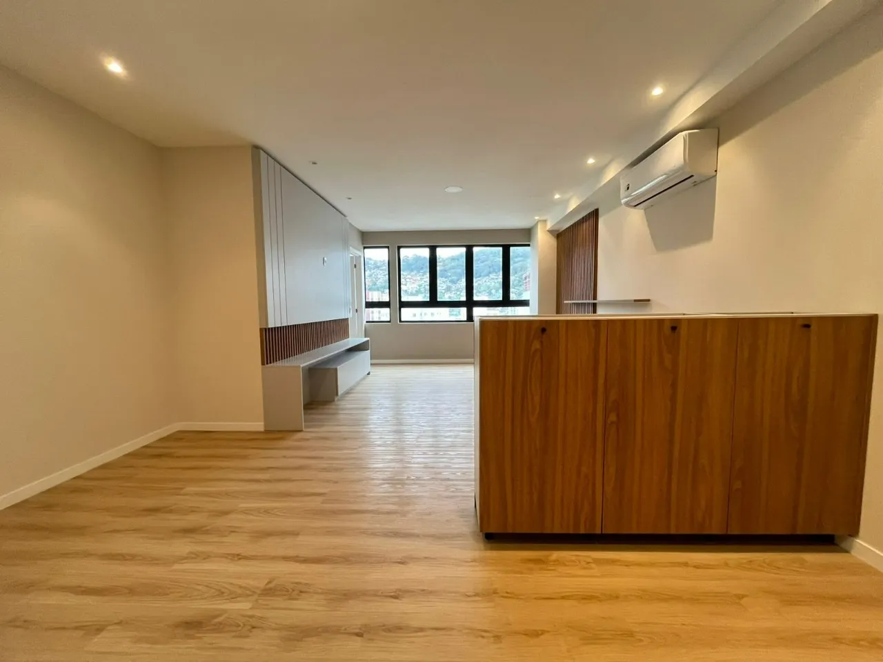 1-bedroom apartment with open-plan kitchen and 70 m² — photo 4