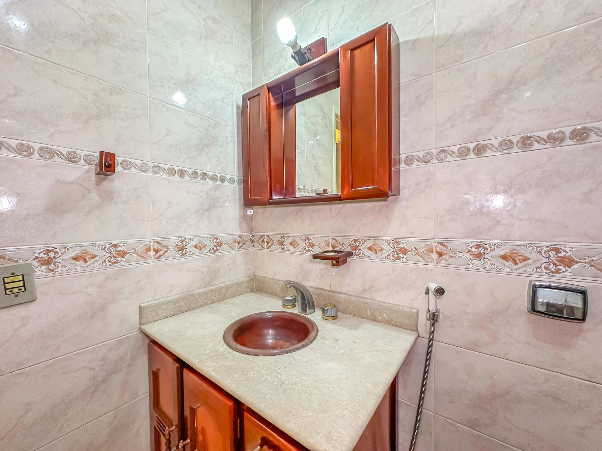 140 m² apartment with a jacuzzi and a bathtub — photo 34