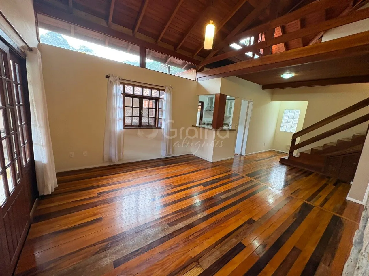 House with 3 en-suite bedrooms 435 m² and private garden — photo 11