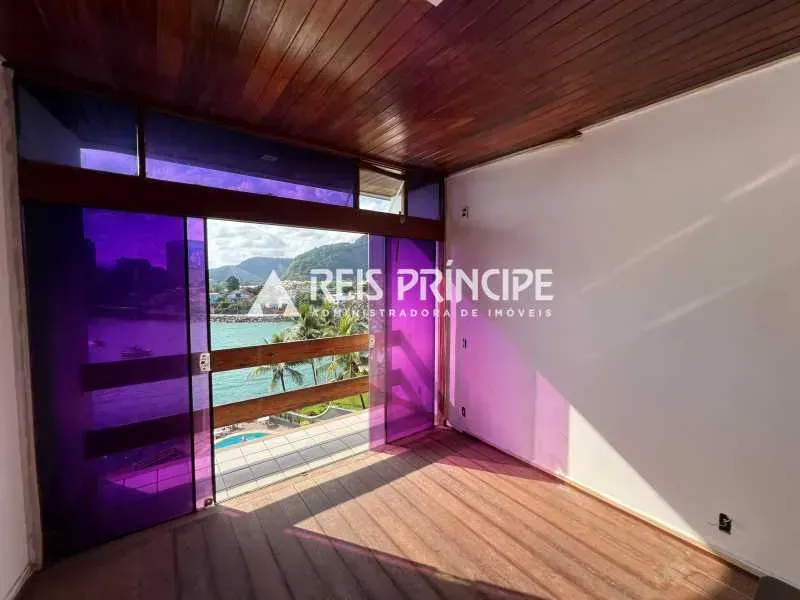 3-bedroom apartment with an enclosed glass balcony — photo 25