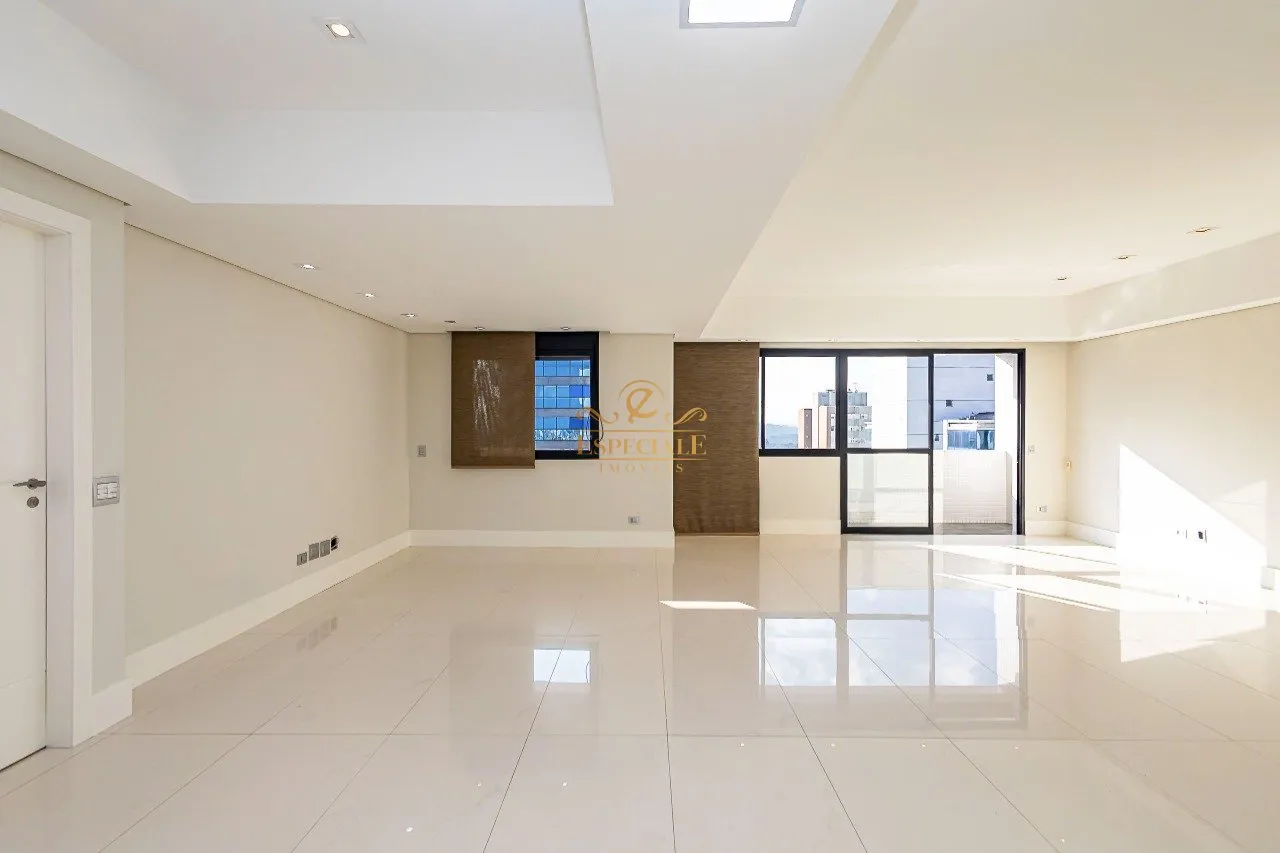 3-bedroom apartment with 5 bathrooms and 2 parking spaces