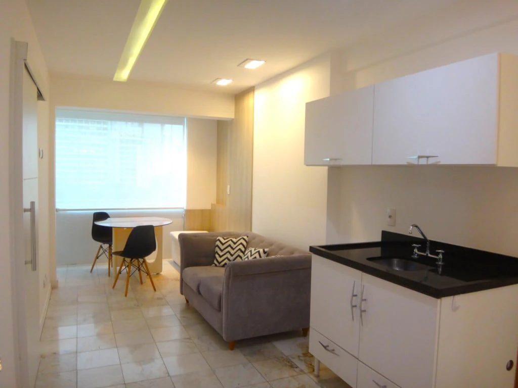 Studio, 69 m², with a glass-enclosed balcony — photo 2