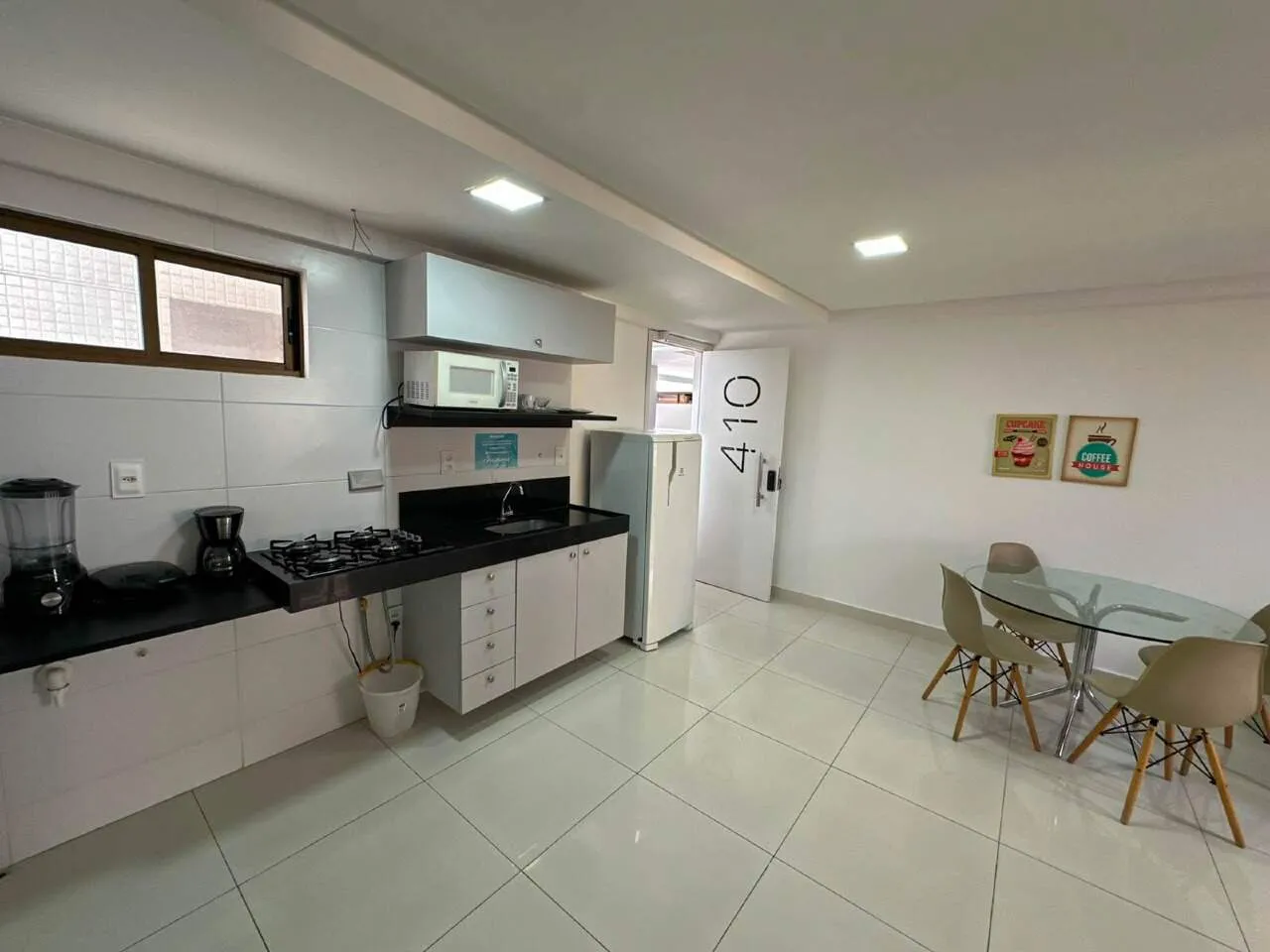 Furnished 1-bedroom apartment with open-plan kitchen — photo 4