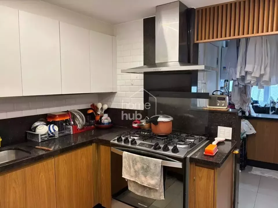 Furnished apartment, 169 m², with a glass-enclosed balcony — photo 16