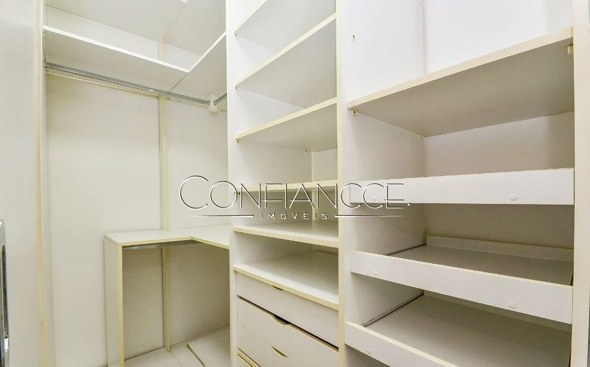 Камін та 4 спальні: будинок 250 м² — photo 42