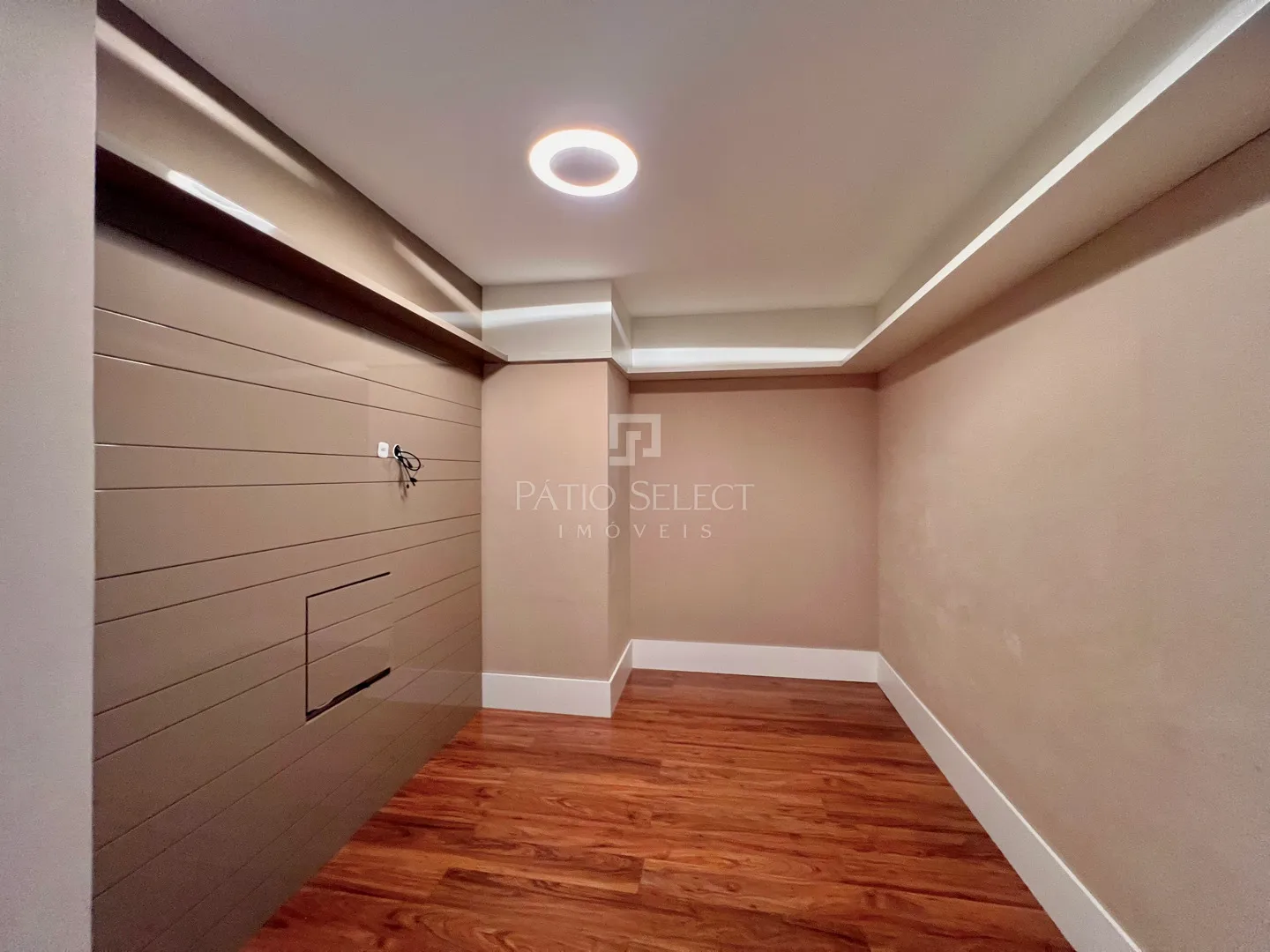Гардеробная и 3 спальни: квартира 180 м² — photo 82