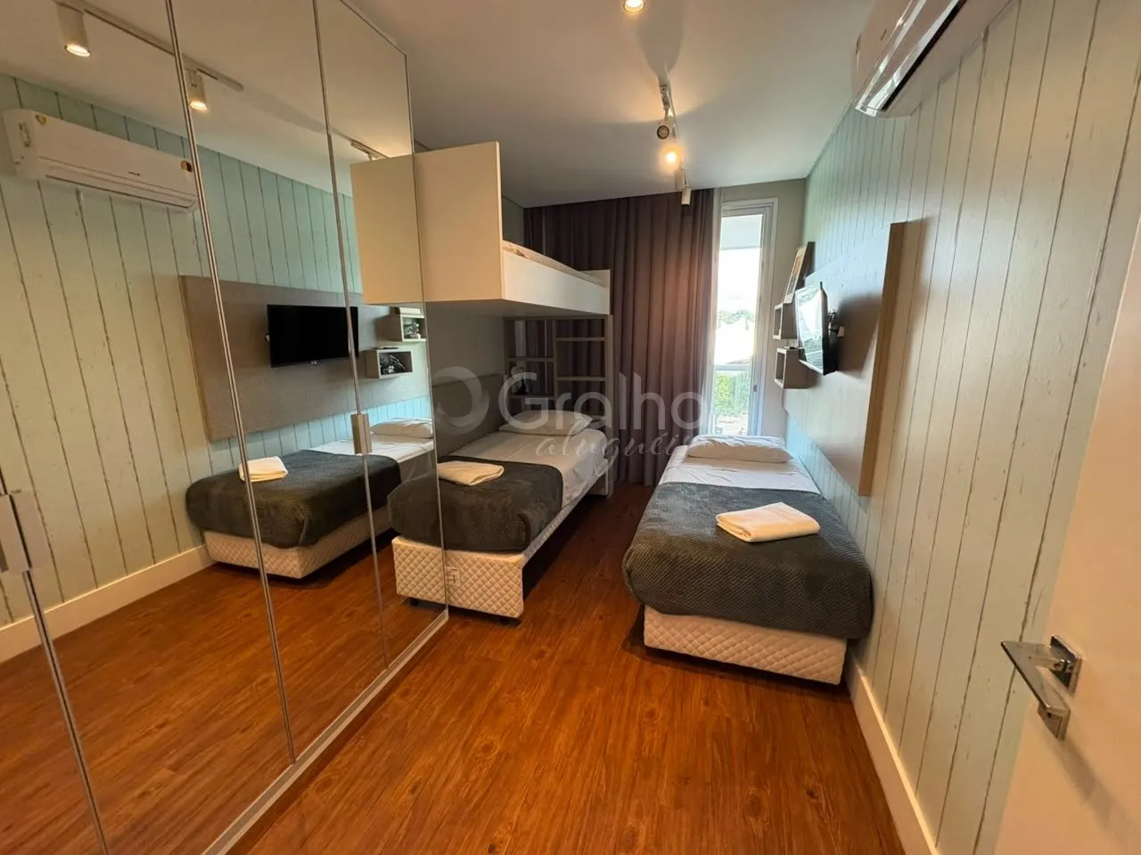Furnished 2-bedroom apartment with 199 m² and 2 parking spaces — photo 31