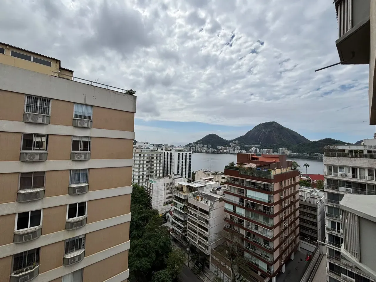 Water view in a 4-bedroom apartment, 130 m² — photo 17